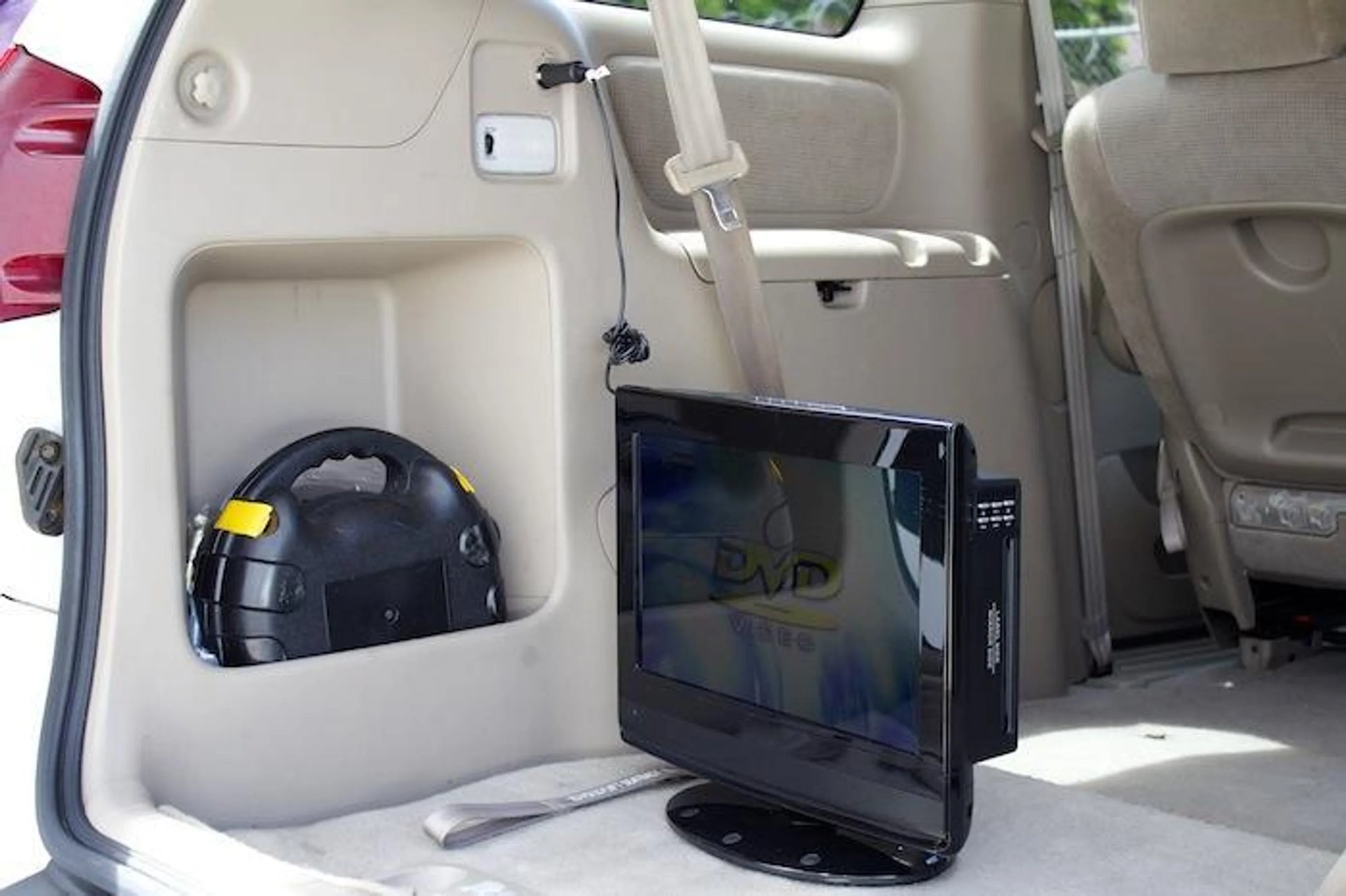 Naxa 12-Volt DC Power Cord for TVs with Universal Cigarette Lighter Connector Naxa Electronics