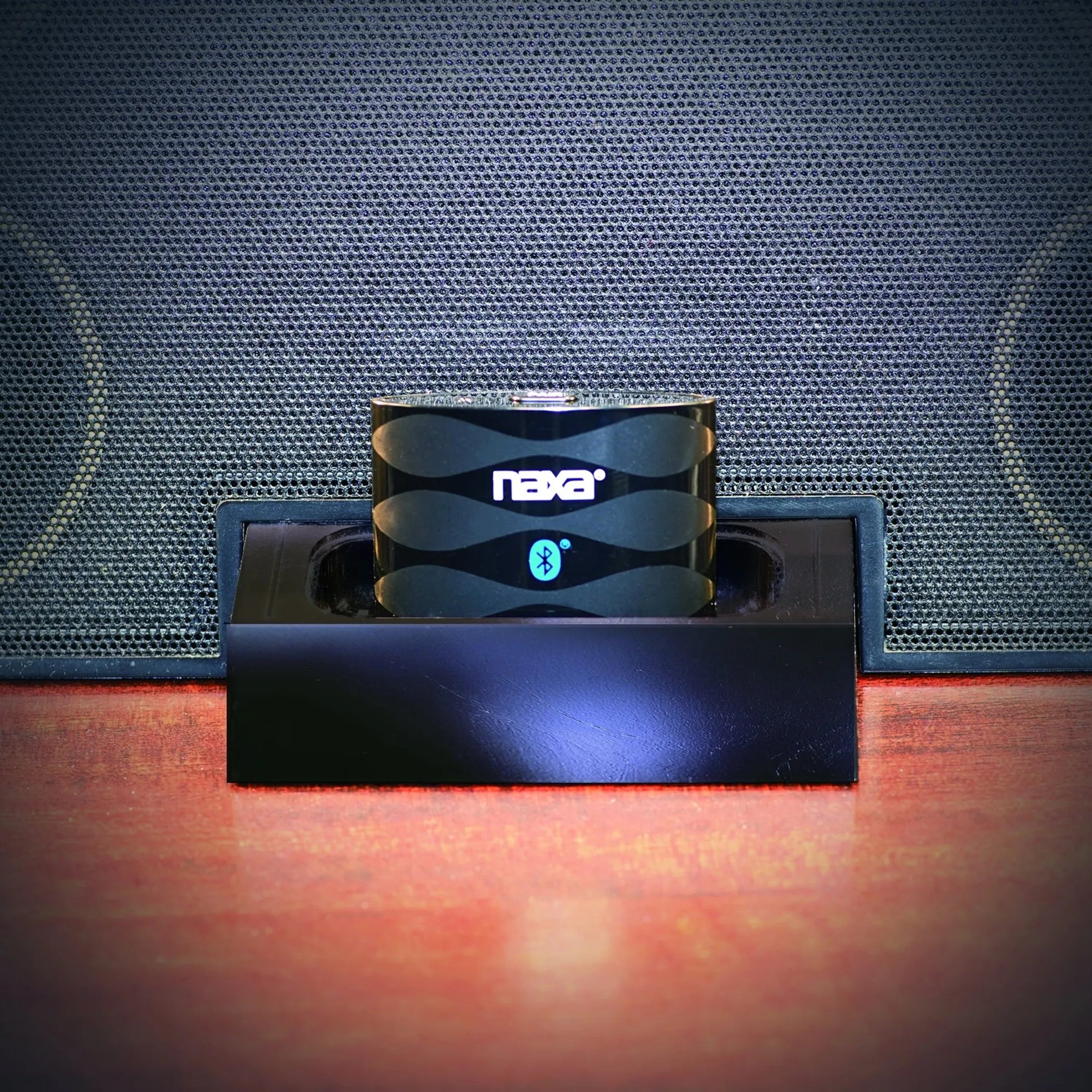 Naxa Electronics Wireless Bluetooth Audio Adapter for 30-Pin iPod/iPhone Docks Naxa Electronics